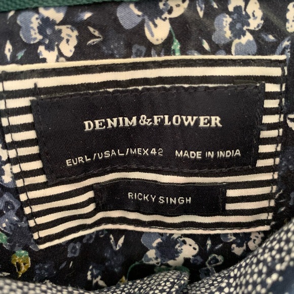 LIGHTLY USED: 2 MENS LARGE MICRO DOT SLIM SHIRTS - Picture 1 of 3